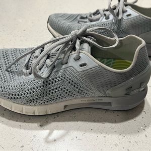 Womens Size 7 Under Armour HOVR Sonic athletic shoes with Bluetooth.